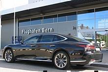 Der Lexus LS 500h AWD bietet klassenbeste Beinfreiheit durch einen Radstand von 3125 Millimeter.